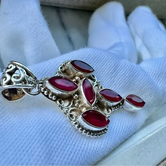 VINTAGE STERLING SILVER & RUBY MARQUISE PENDANT ✨